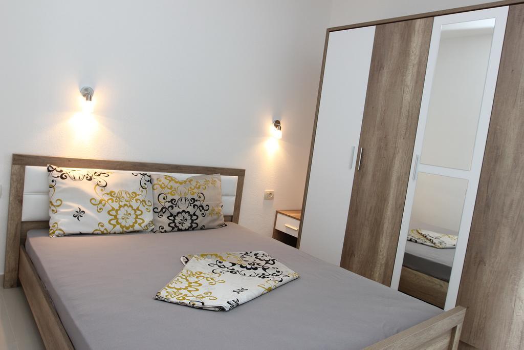 Guest House Ugljevarevic Budva Exterior foto
